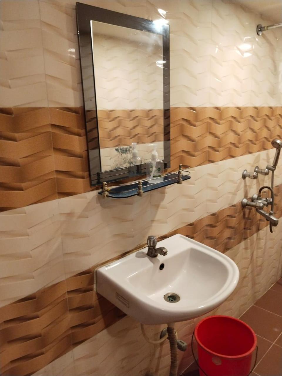 Hotel Ucs Calcutta Buitenkant foto