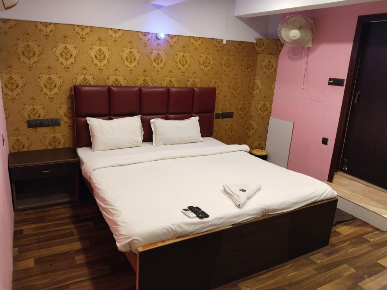Hotel Ucs Calcutta Buitenkant foto