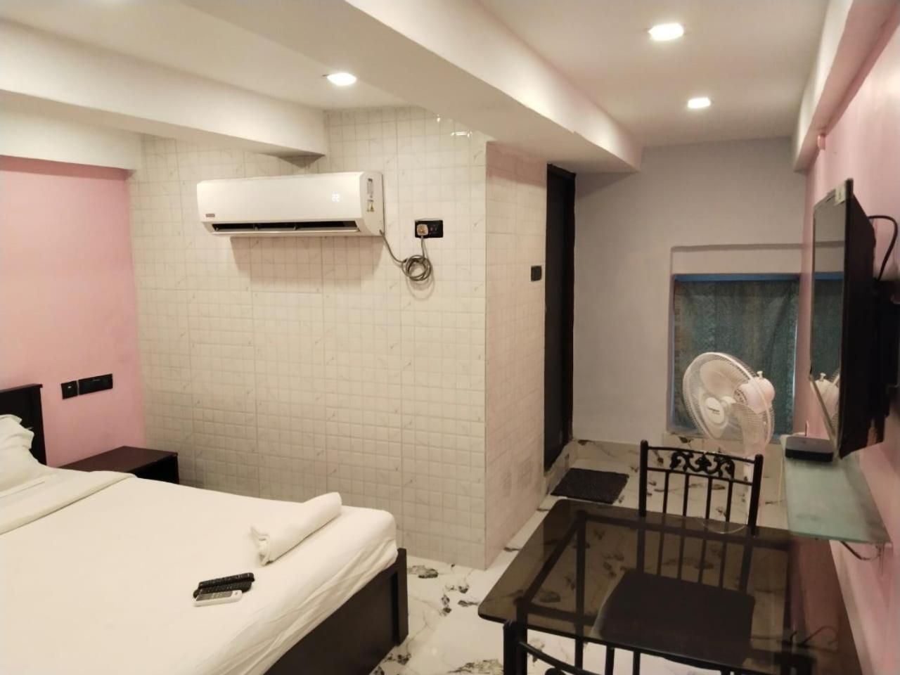 Hotel Ucs Calcutta Buitenkant foto