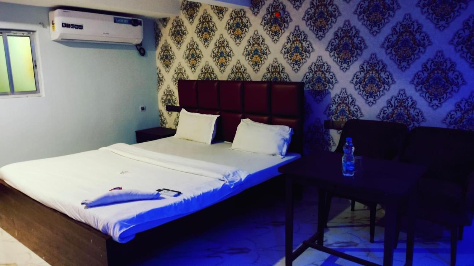 Hotel Ucs Calcutta Buitenkant foto