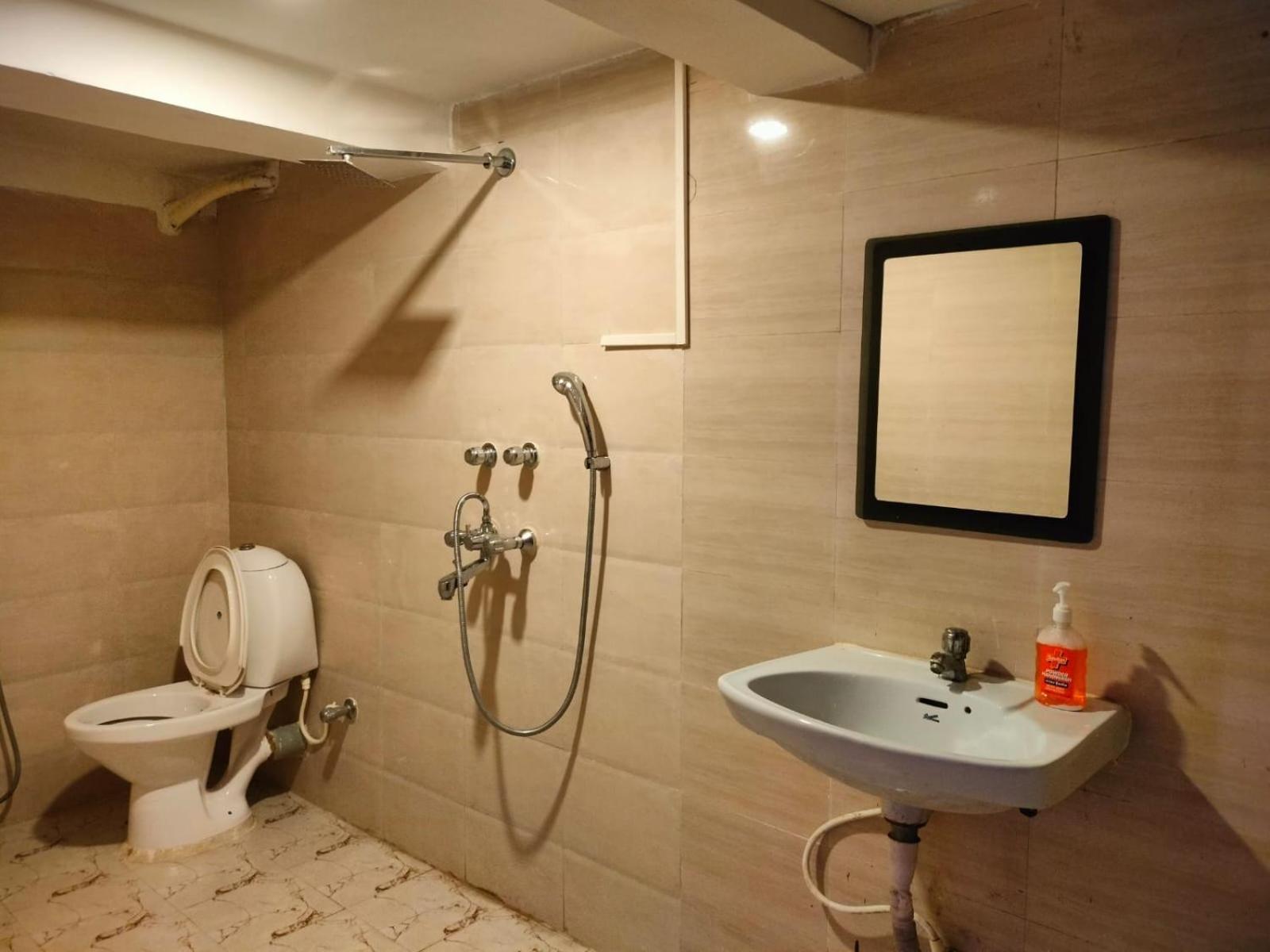 Hotel Ucs Calcutta Buitenkant foto