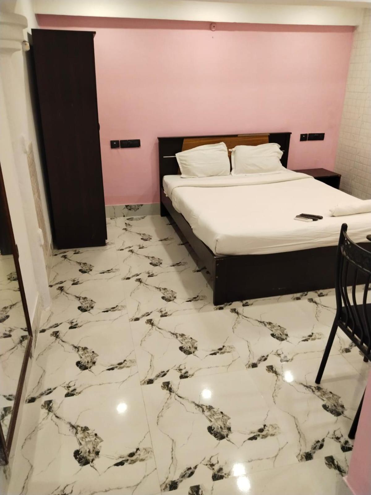 Hotel Ucs Calcutta Buitenkant foto